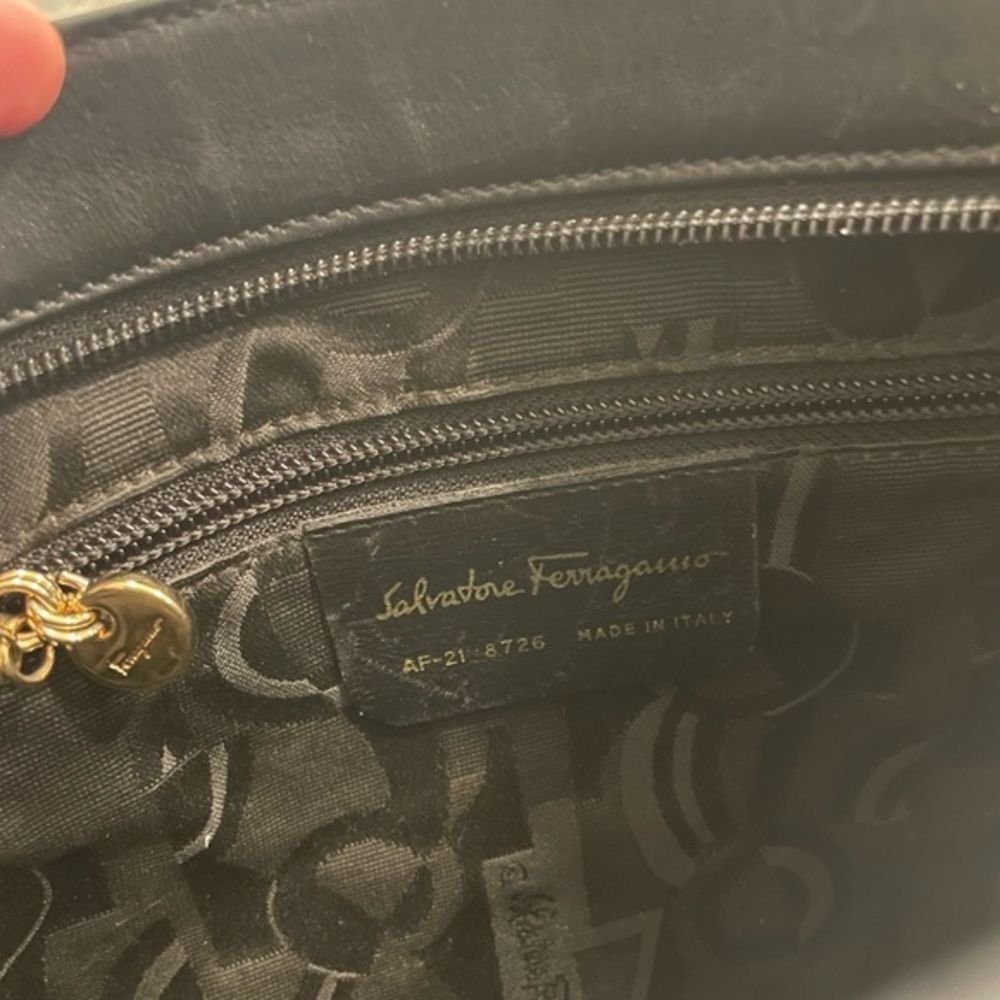 Salvatore Ferragamo AF-21 8726 Black Leather Shoulder Bag/Purse & Dust bag - Picture 9 of 11